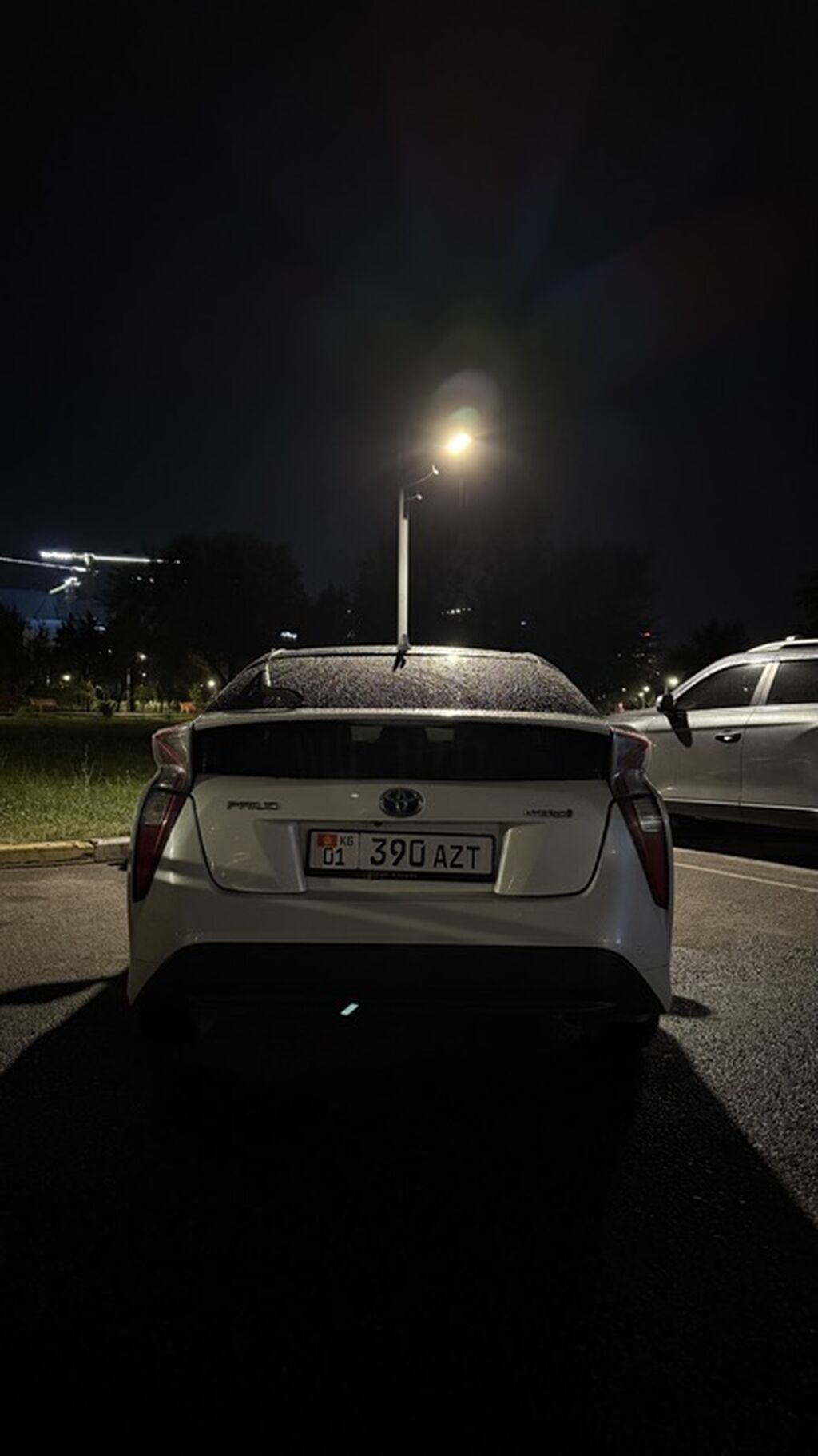 Toyota Prius: 2017 г., 1.8 л, Гибрид, Хэтчбэк: фото 2