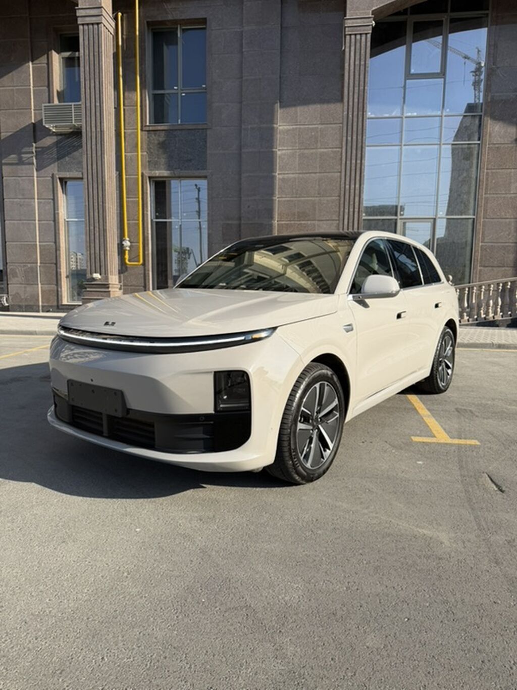 Lixiang L6: 2024 г., 1.5 л, Автомат, Гибрид, Внедорожник: фото 1