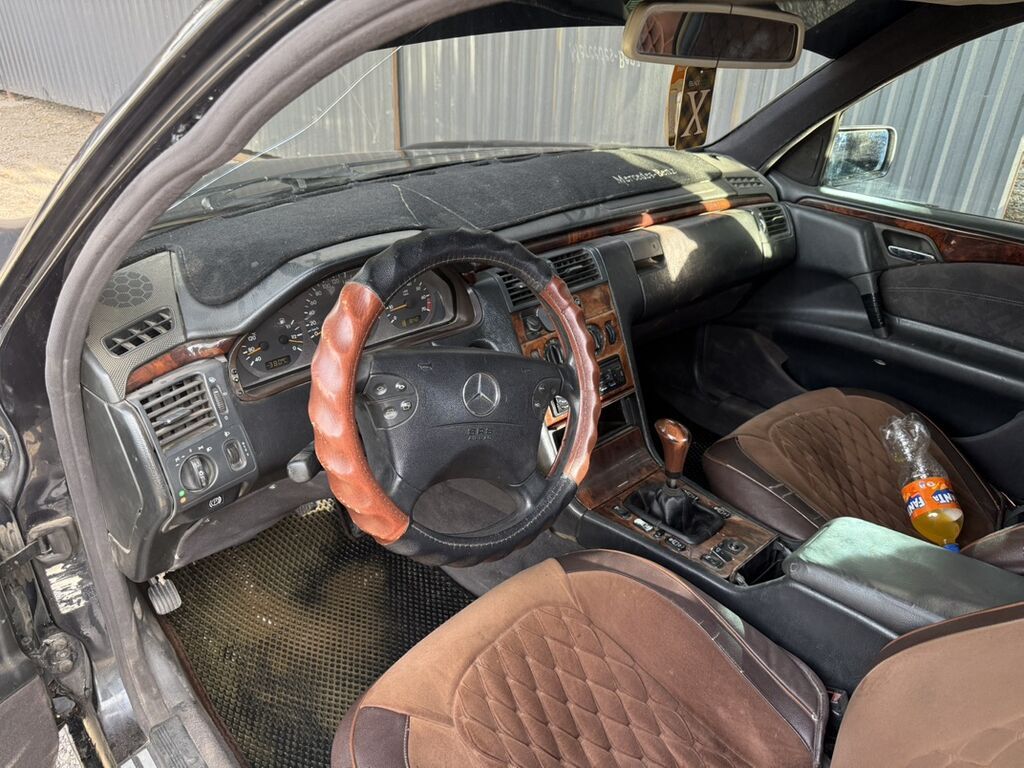 Mercedes-Benz E-Class: 1998 г., 2.3 л, Механика, Бензин, Седан: фото 7