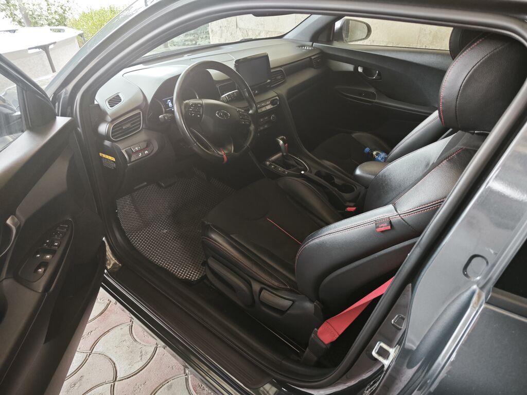 Hyundai Veloster: 2018 г., 1.4 л, Робот, Бензин: фото 2
