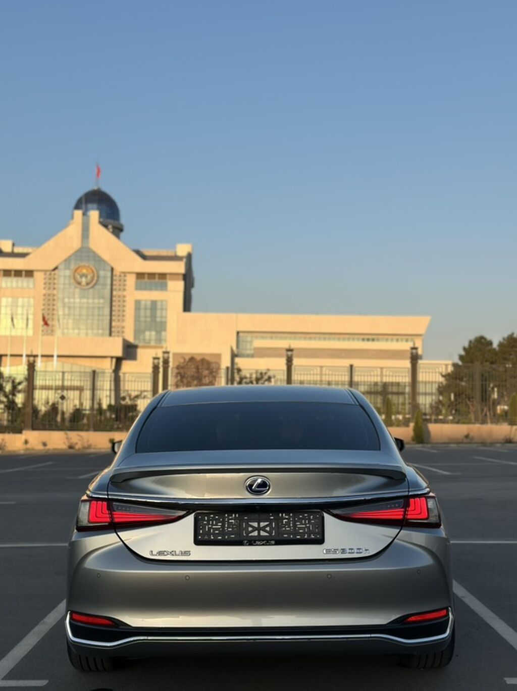 Lexus ES: 2021 г., 2.5 л, Автомат, Гибрид, Седан: фото 4
