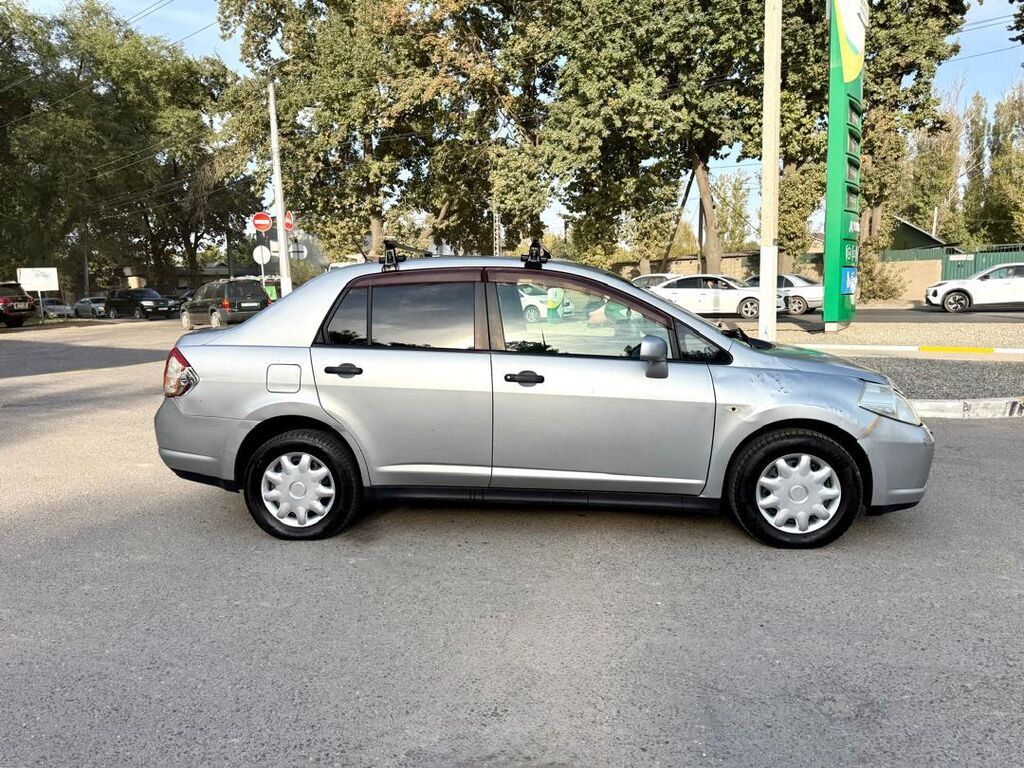 Nissan Tiida: 2007 г., 1.5 л, Автомат, Бензин, Седан: фото 6