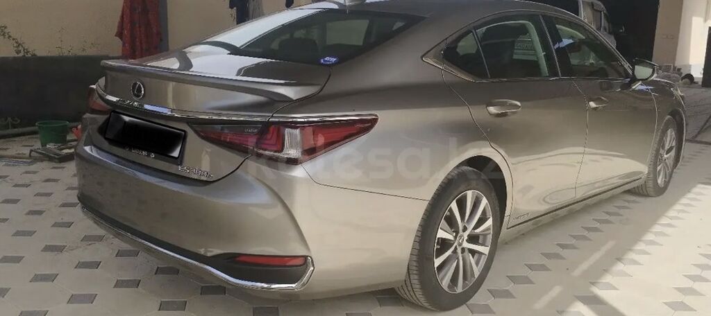 Lexus ES: 2019 г., 2.5 л, Автомат, Гибрид, Седан: фото 2