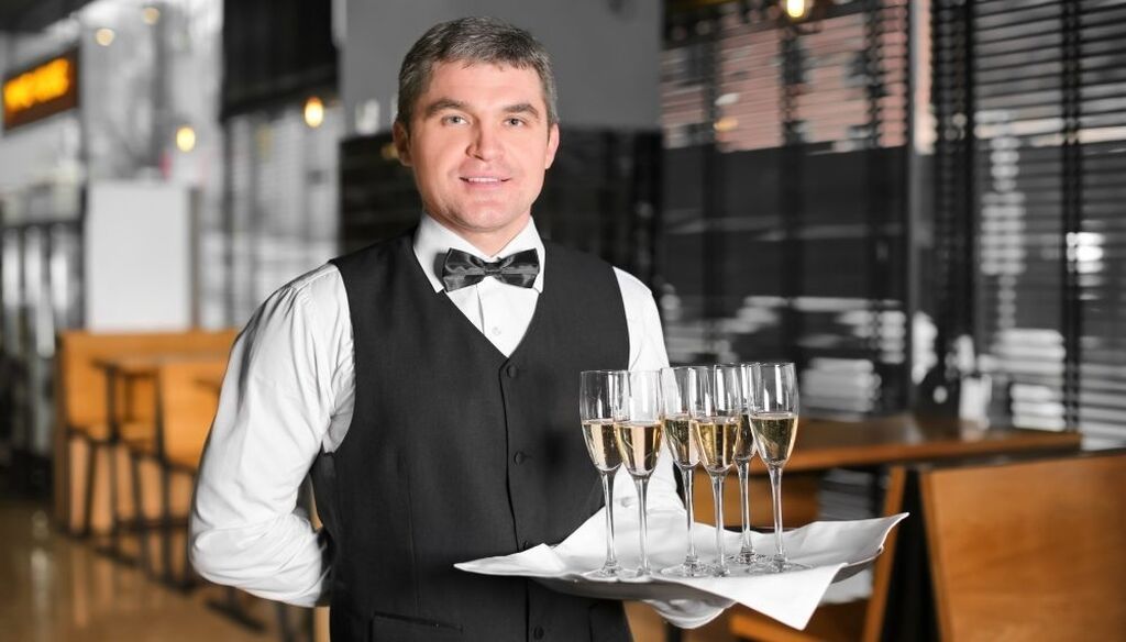 Konobari: USLUŽNO KONOBARISANJE ZA SVE VRSTE PROSLAVA Organizujete rođendan