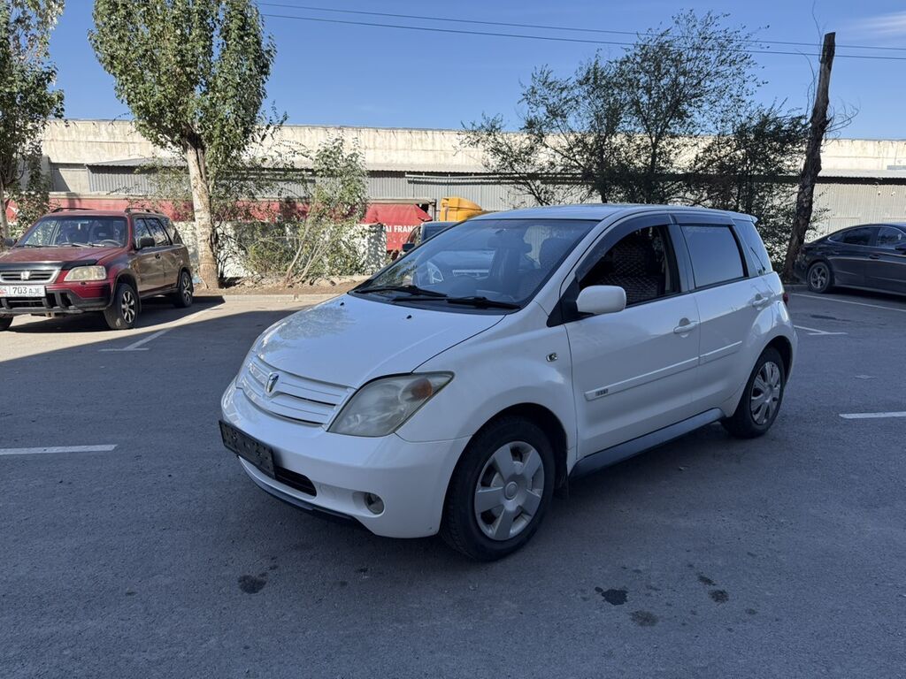 Toyota Ist: 2003 г., Автомат, Бензин, Хэтчбэк: фото 4
