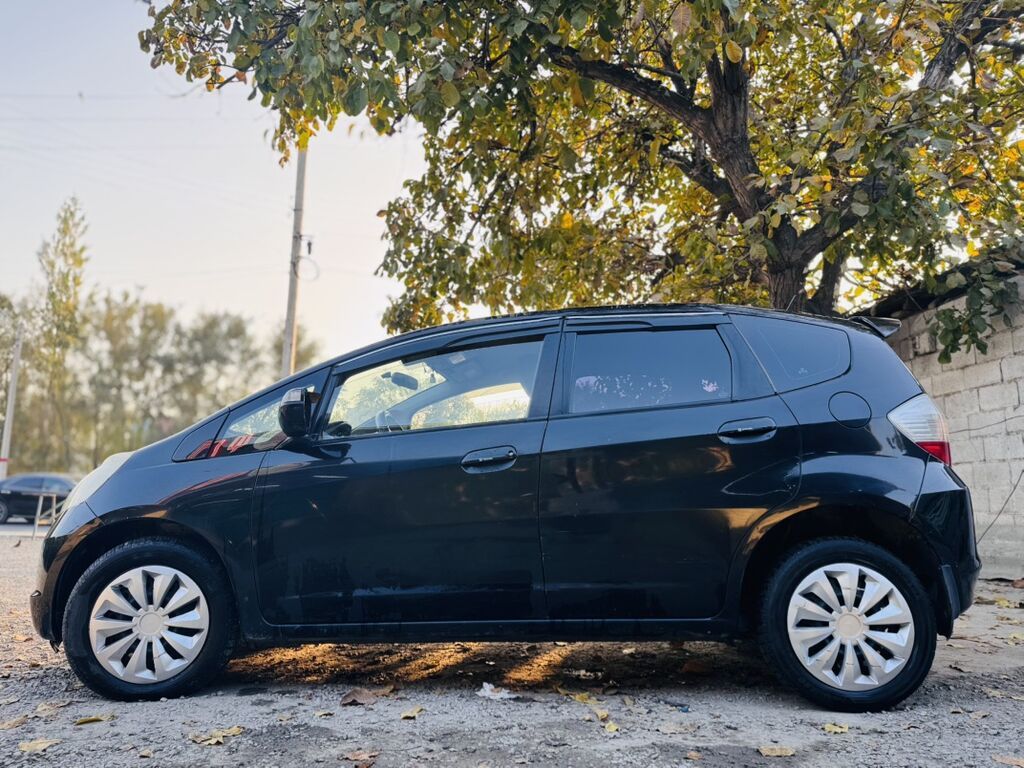 Honda Jazz: 2009 г., 1.4 л, Механика, Бензин, Хэтчбэк: фото 1