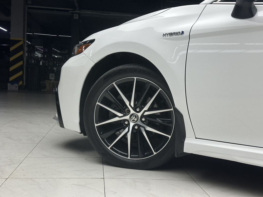 Toyota Camry: 2020 г., 2.5 л, Автомат, Гибрид, Седан: фото 3