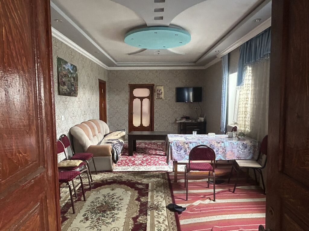 Satılır: kənd mühitində həyət evi və geniş torpaq sahəsi - Tikinti