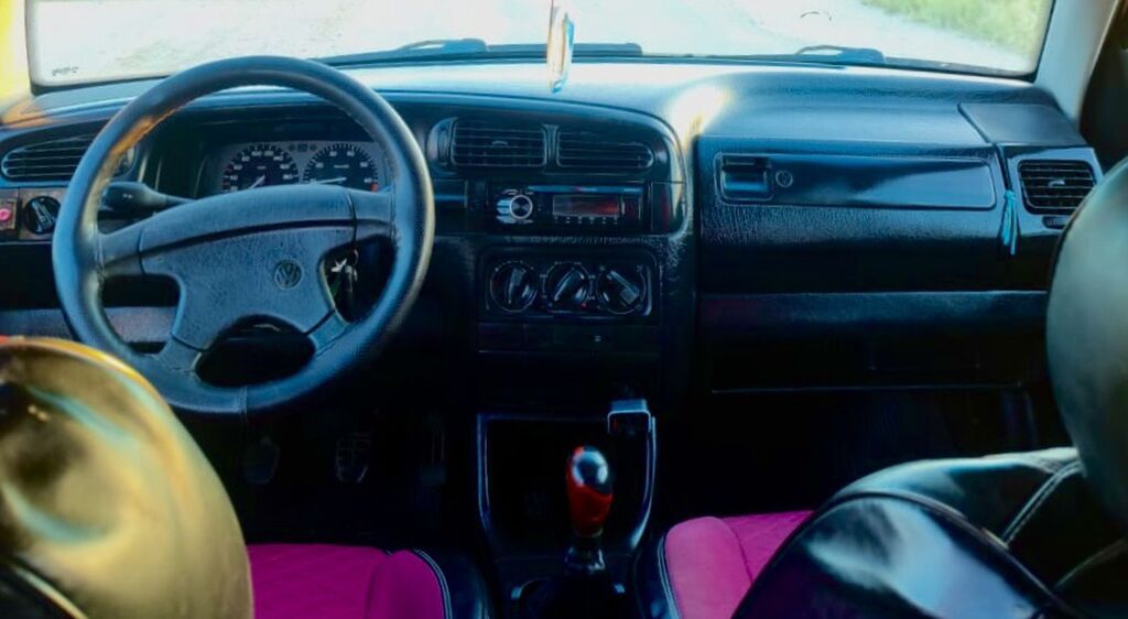 Volkswagen Vento: 1995 г., 1.8 л, Механика, Бензин, Седан: фото 5