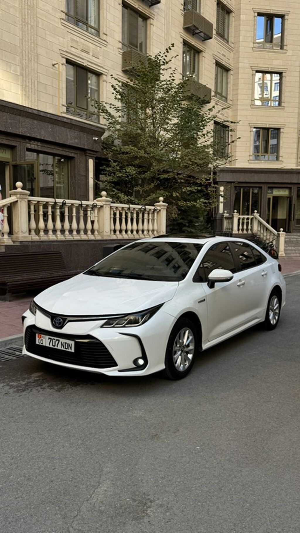 Toyota Corolla: 2022 г., 1.8 л, Вариатор, Гибрид, Седан: фото 2