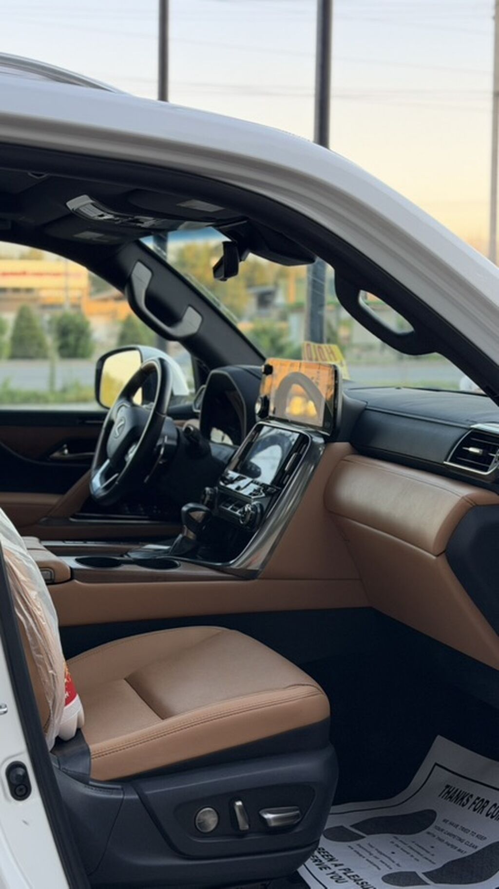 Lexus LX: 2023 г., 3.5 л, Автомат, Бензин, Внедорожник — фото 7