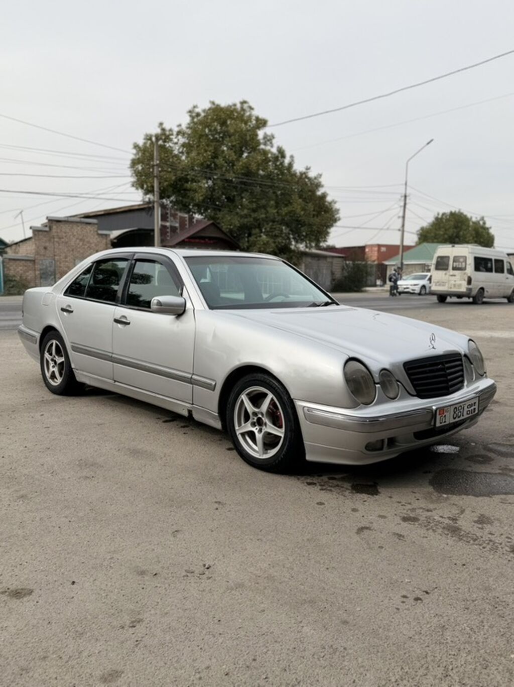 Mercedes-Benz E-Class: 1999 г., 3.2 л, Автомат, Газ, Седан: фото 2
