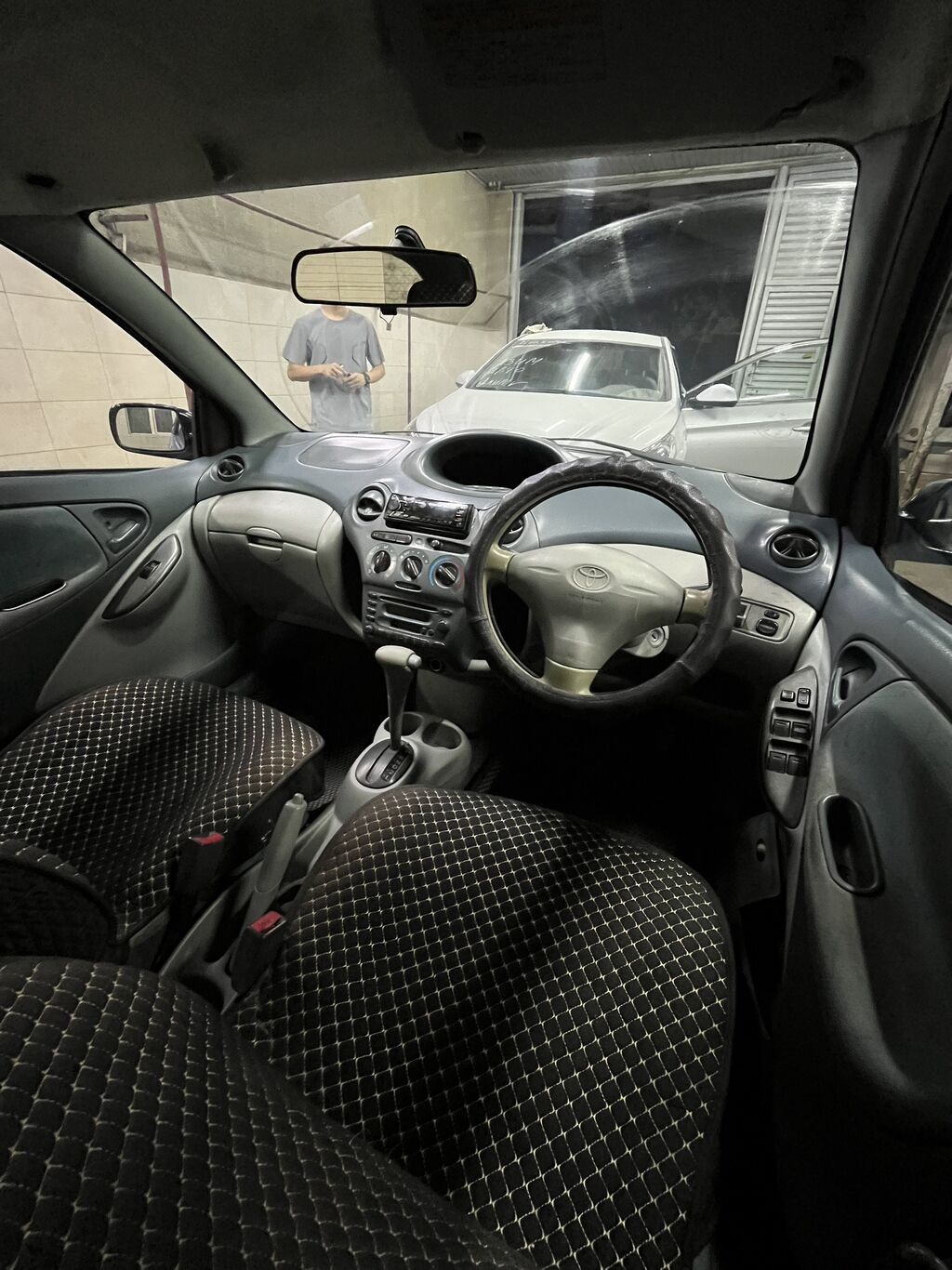 Toyota Vitz: 2000 г., 1.3 л, Автомат, Бензин, Хэтчбэк: фото 8