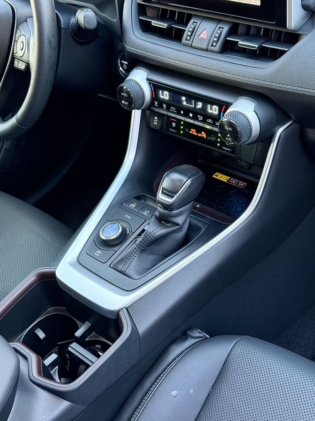 Toyota RAV4: 2023 г., 2 л, Вариатор, Бензин, Кроссовер: фото 8