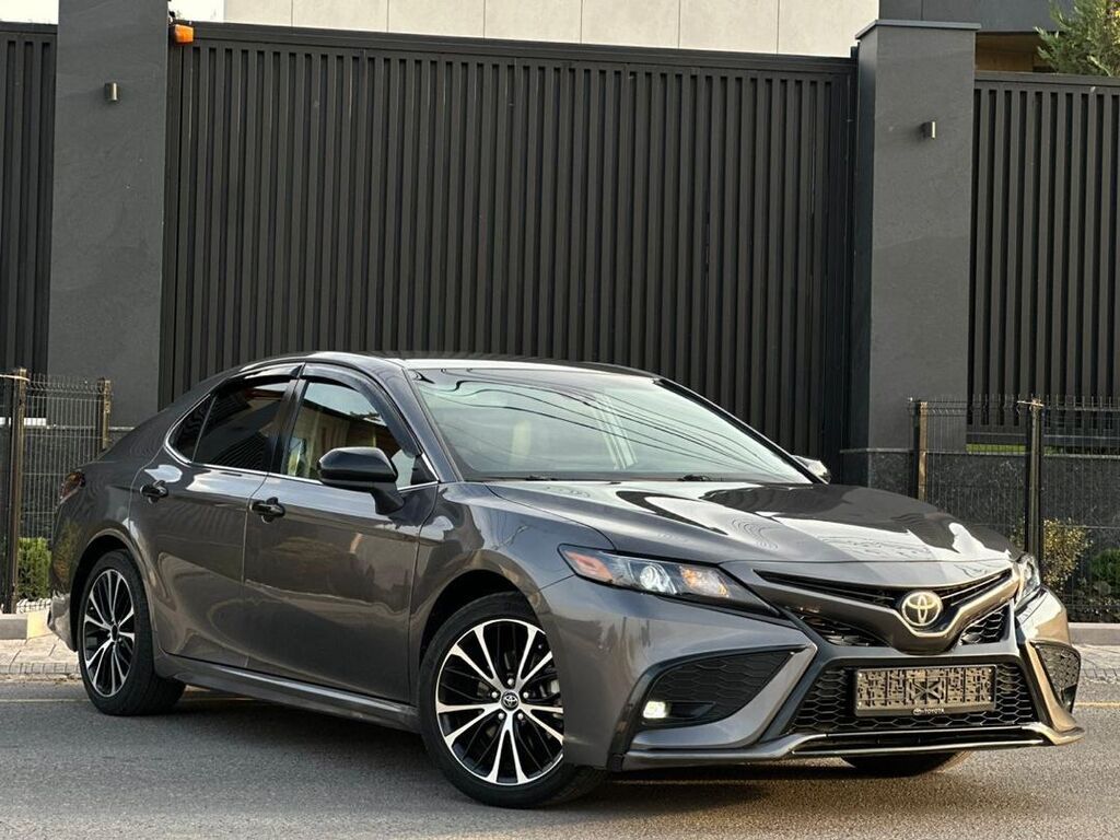 Toyota Camry: 2021 г., 2.5 л, Автомат, Бензин, Седан: фото 1