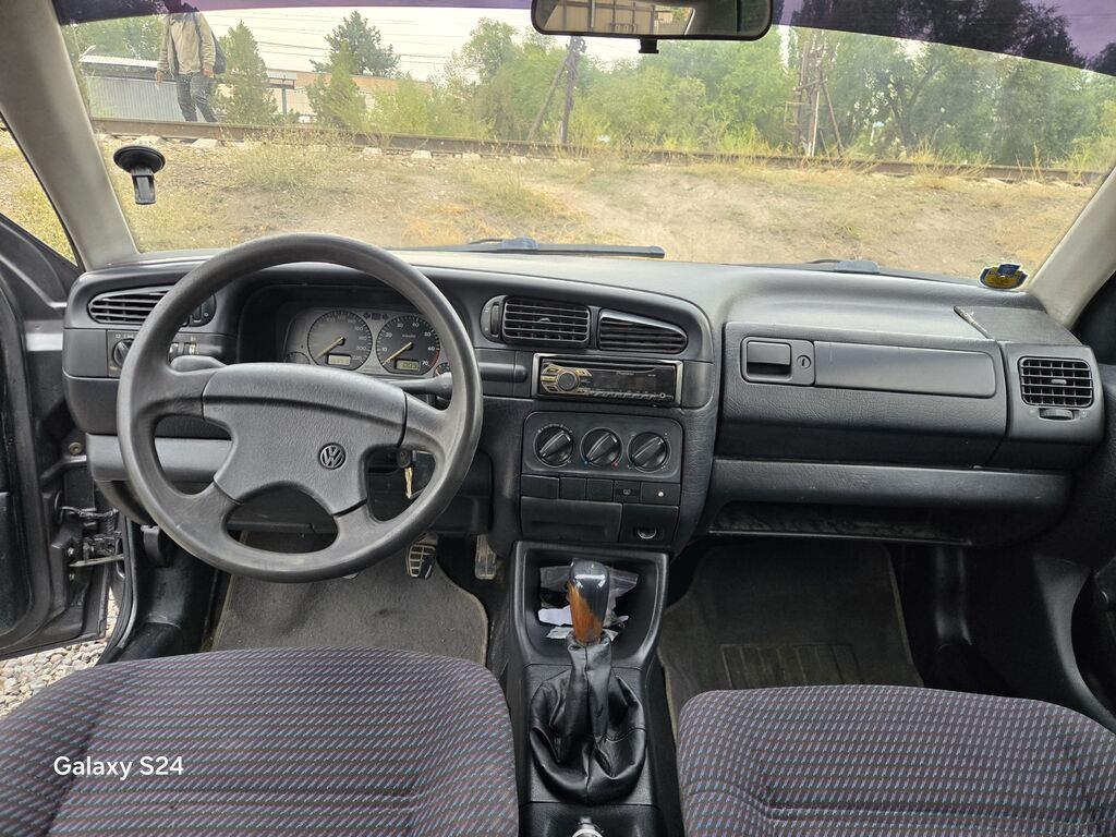 Volkswagen Vento: 1992 г., 1.8 л, Механика, Бензин, Седан: фото 8