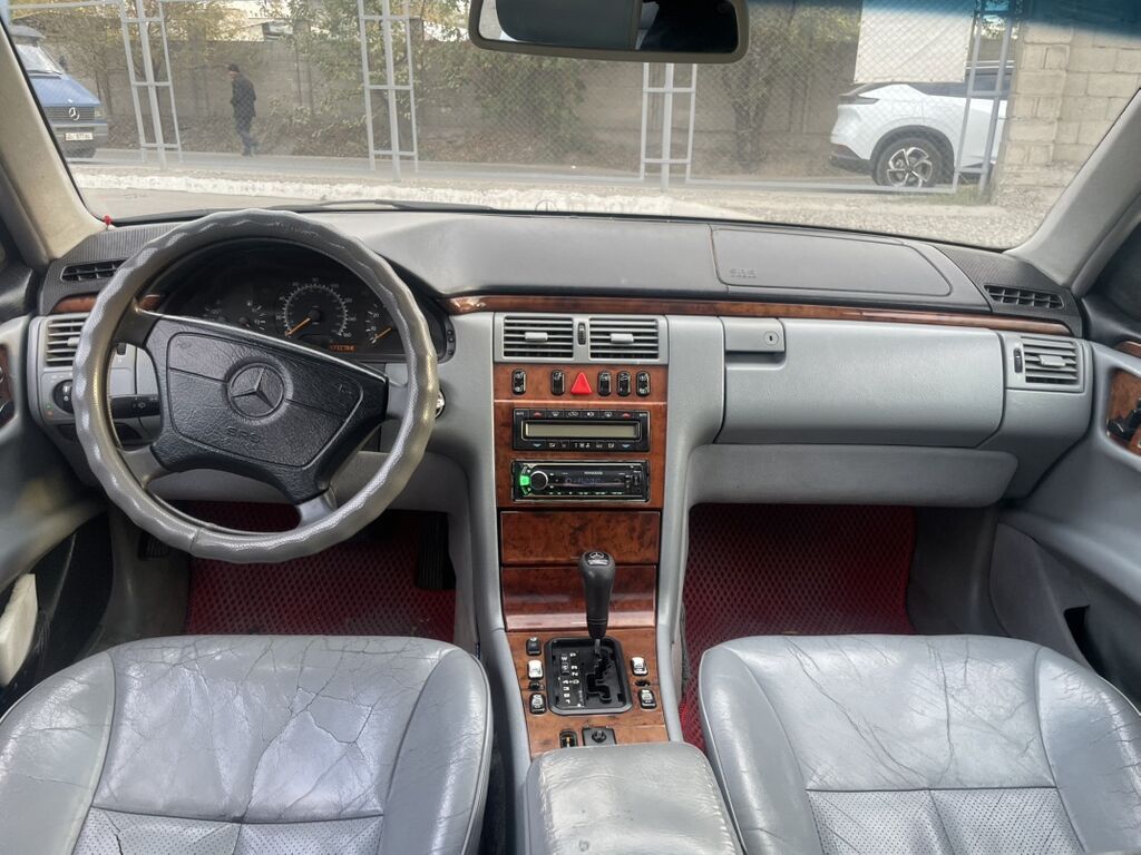 Mercedes-Benz E-Class: 1999 г., 3.2 л, Автомат, Бензин, Седан: фото 8
