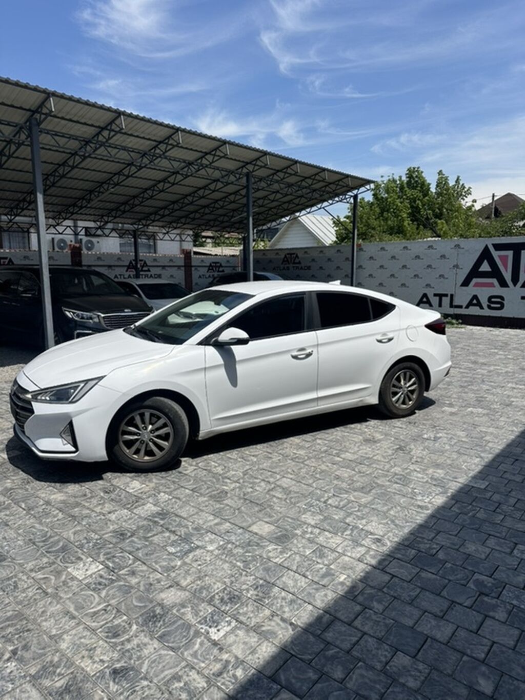 Hyundai Avante: 2019 г., Автомат, Бензин, Седан — фото 2