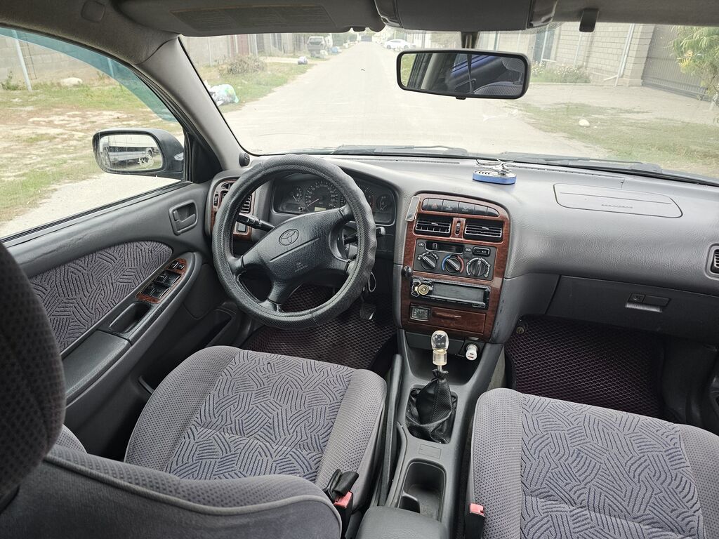 Toyota Avensis: 1998 г., 1.8 л, Механика, Бензин, Лифтбек: фото 4