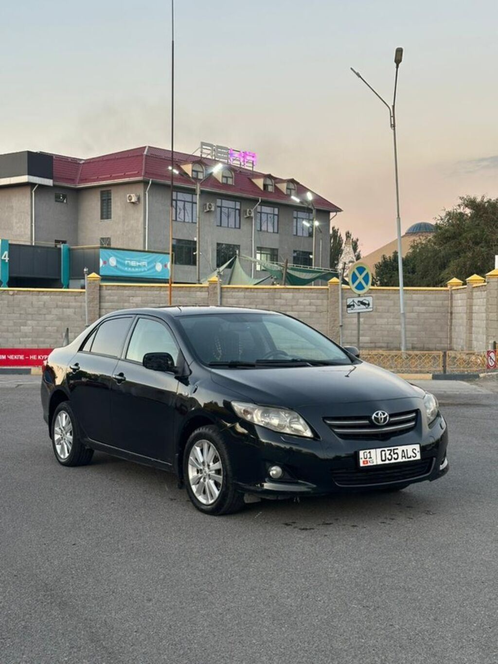 Toyota Corolla: 2007 г., 1.6 л, Робот, Бензин, Седан: фото 2