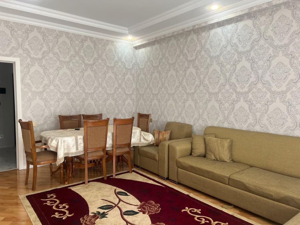 Mənzildə kirayə/yaşayış üçün təqdim olunur: işıqlı və səliqəli planlı