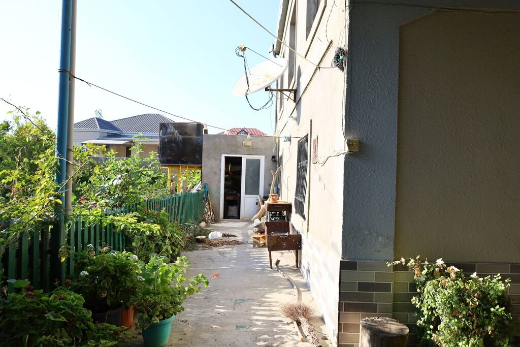 6 otaqlı, 300 kv. m, Orta təmir