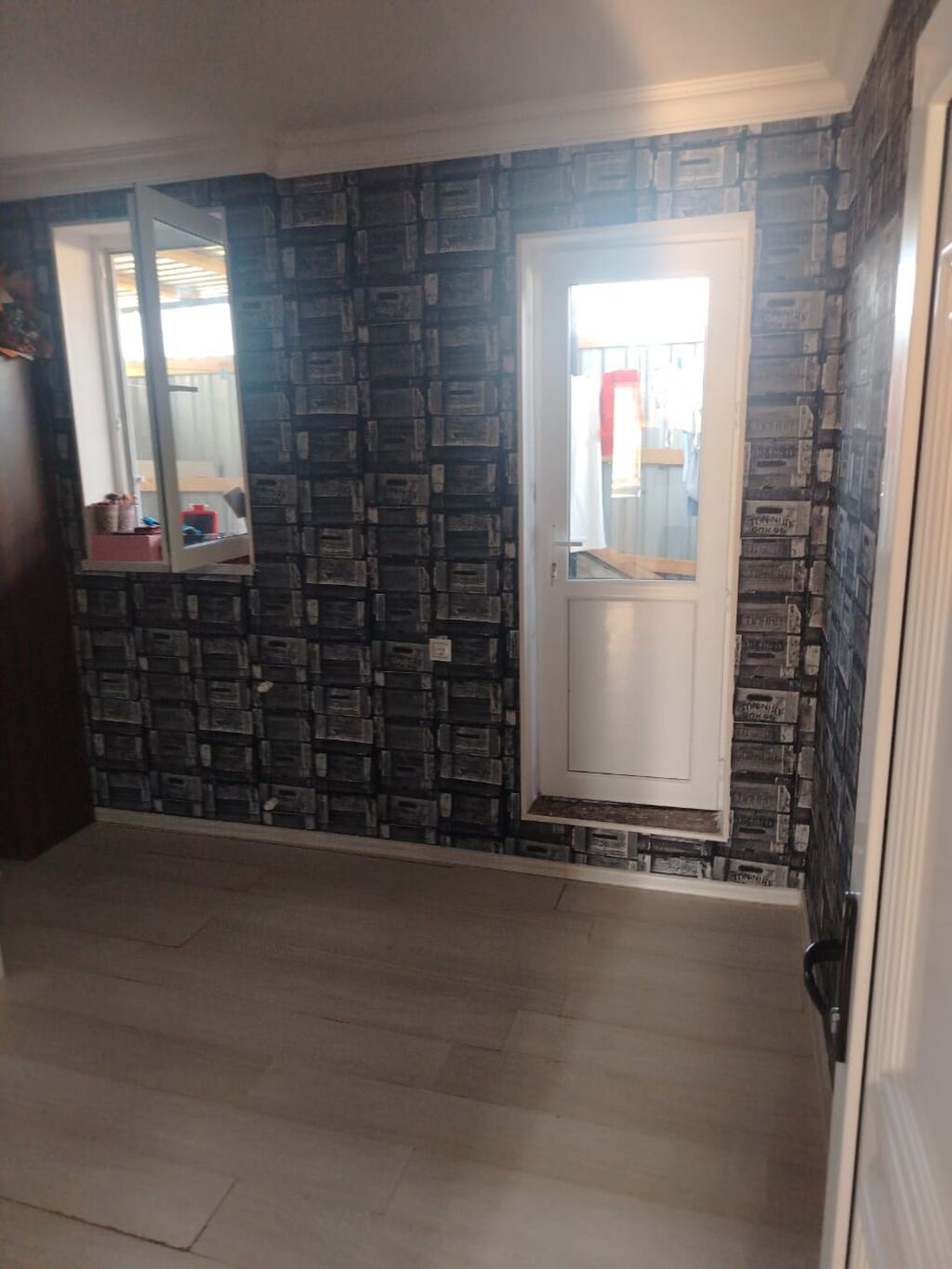 Sumqayit şəh corat bağları 4 ün yolunda 2 otaq tam əşyali səliqəli ev