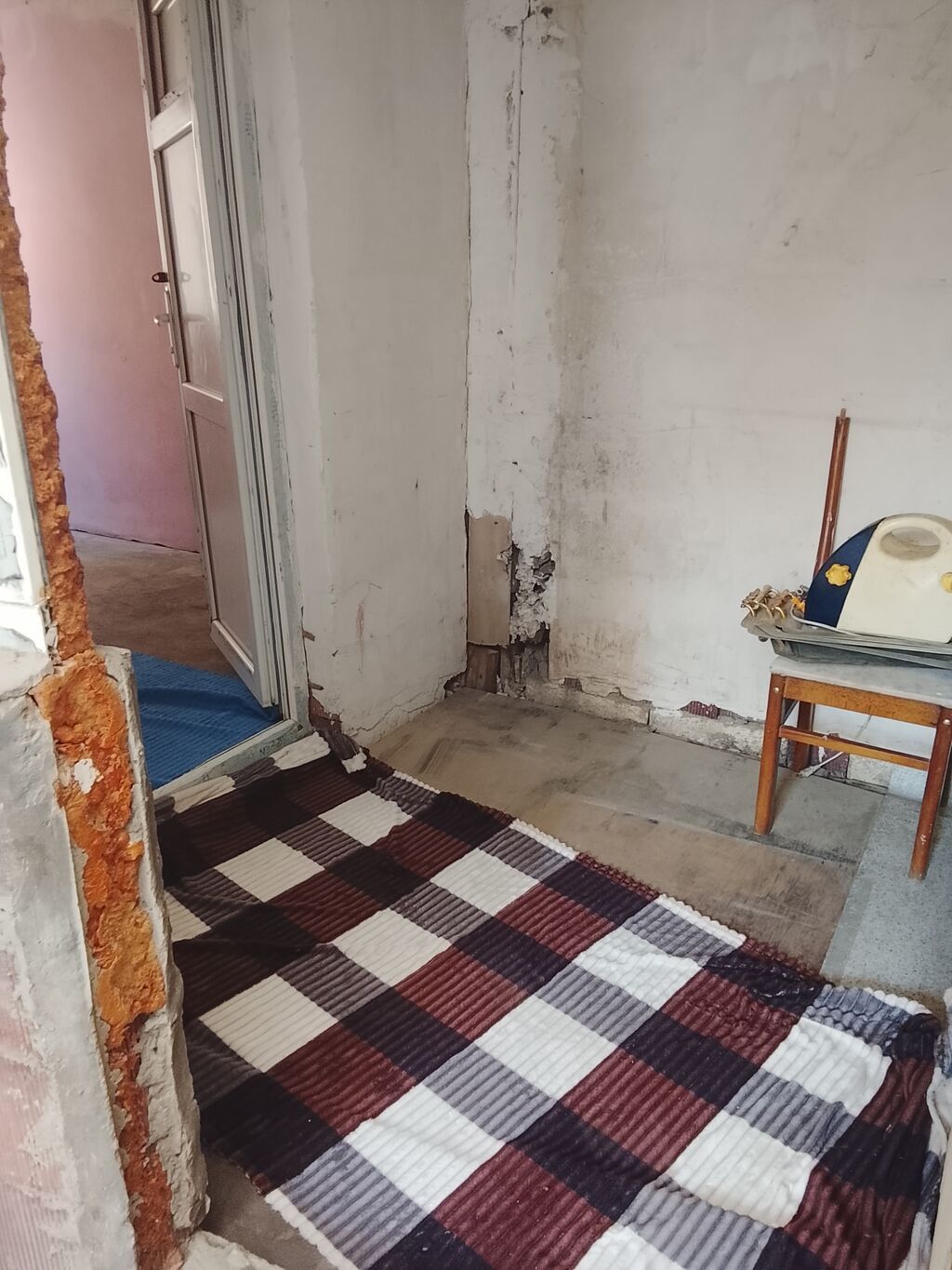 Kirayə otaq - 1 otaqlı yaşayış yeri. Pəncərəli otaq, tək nəfərlik