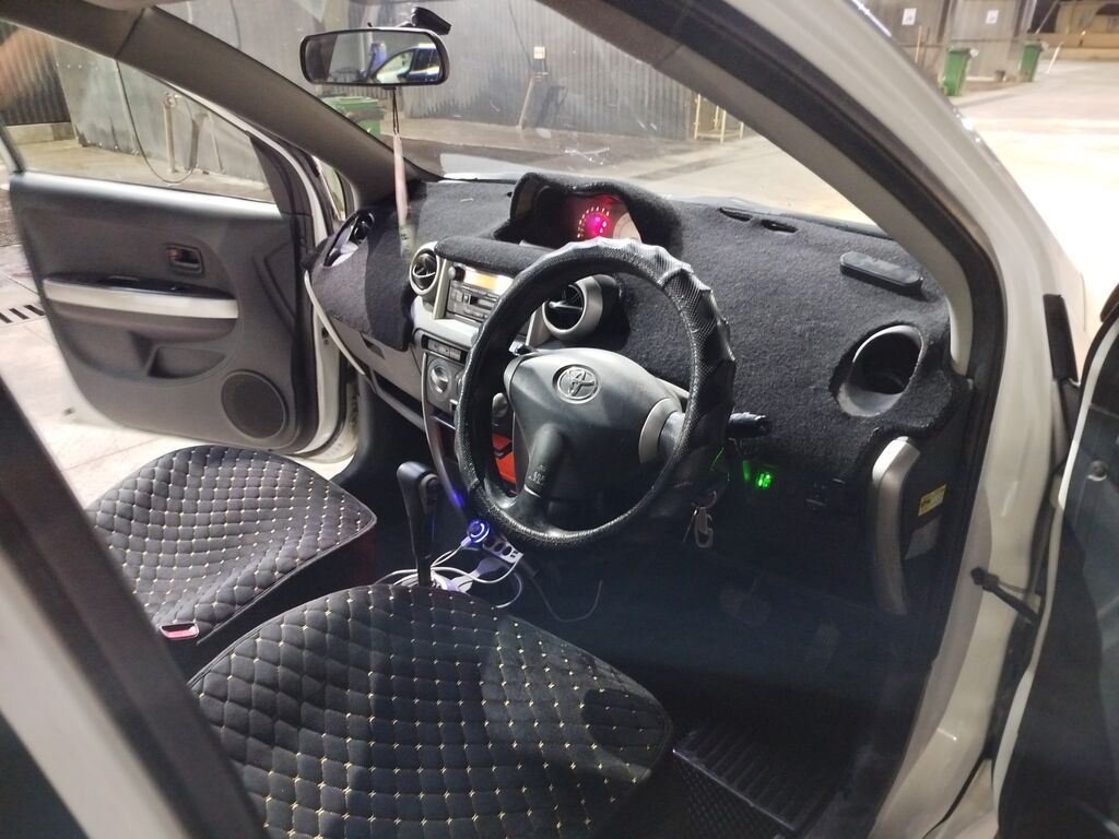 Toyota Ist: 2002 г., 1.5 л, Автомат, Газ, Хэтчбэк: фото 7