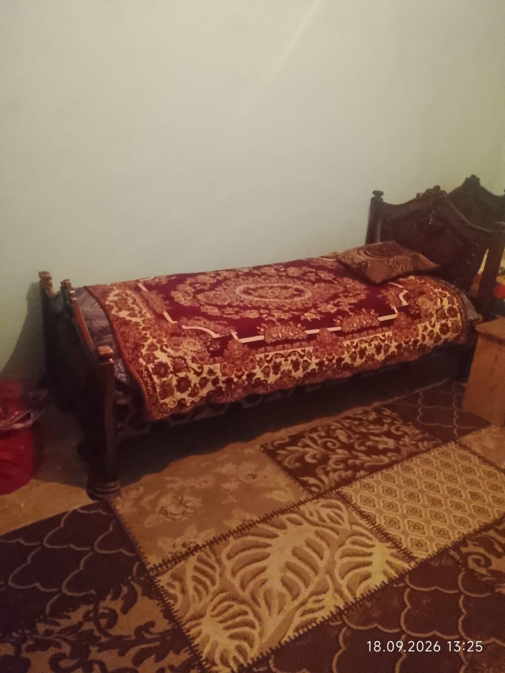 Kirayə verilir: 2 otaqlı sadə mənzil (mebellə) - Otaqlar: qonaq otağı