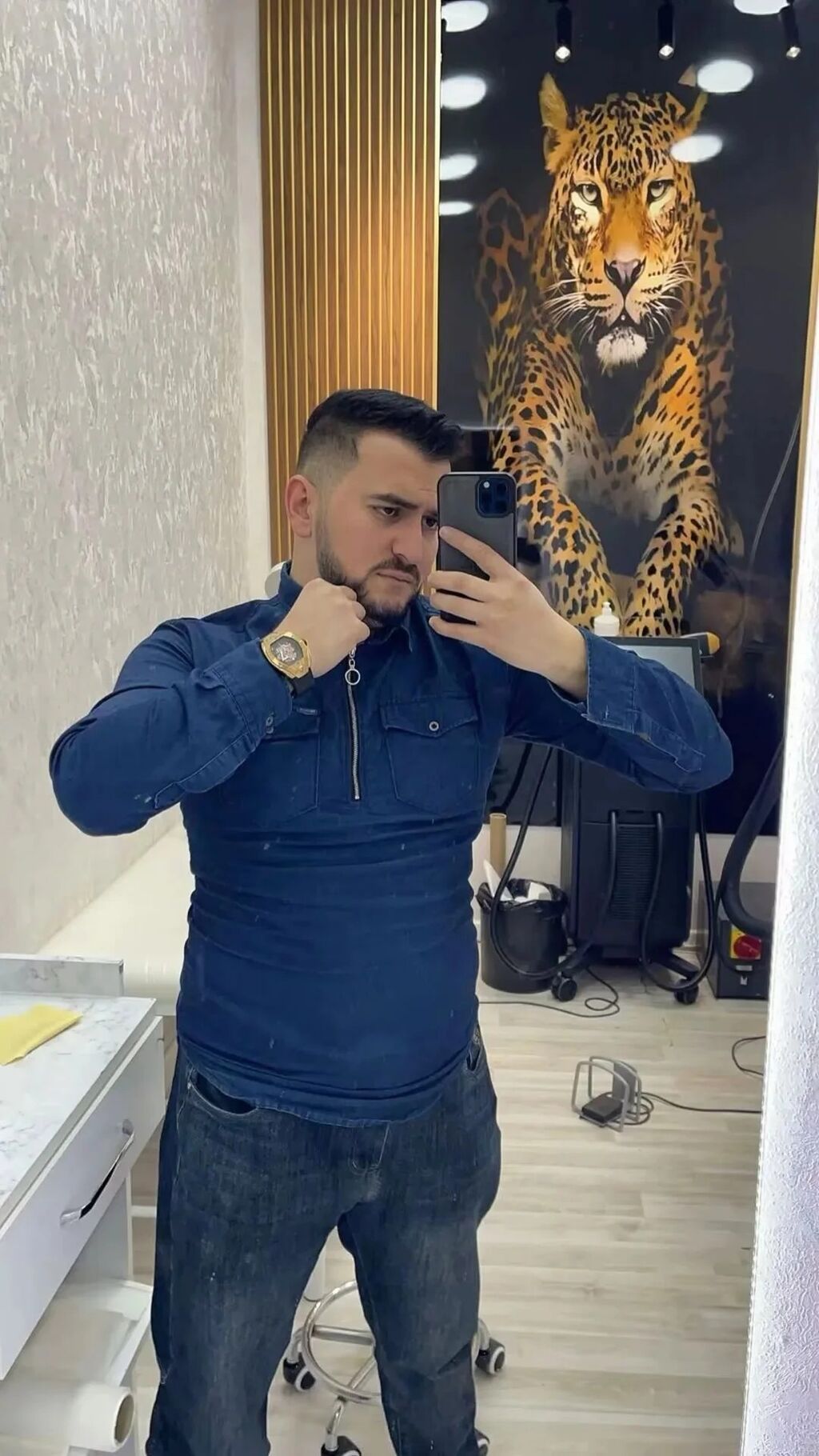 Salam ozume kiraye ev axtariram 25 yasim var programist islirem hemde
