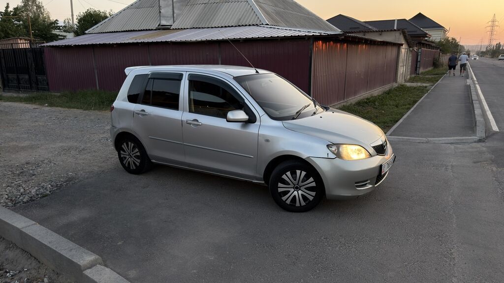 Mazda Demio: 2004 г., 1.3 л, Автомат, Бензин, Хэтчбэк: фото 3