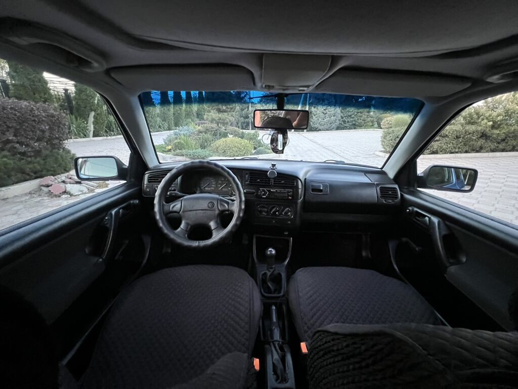 Volkswagen Vento: 1994 г., 1.8 л, Механика, Бензин, Седан: фото 8