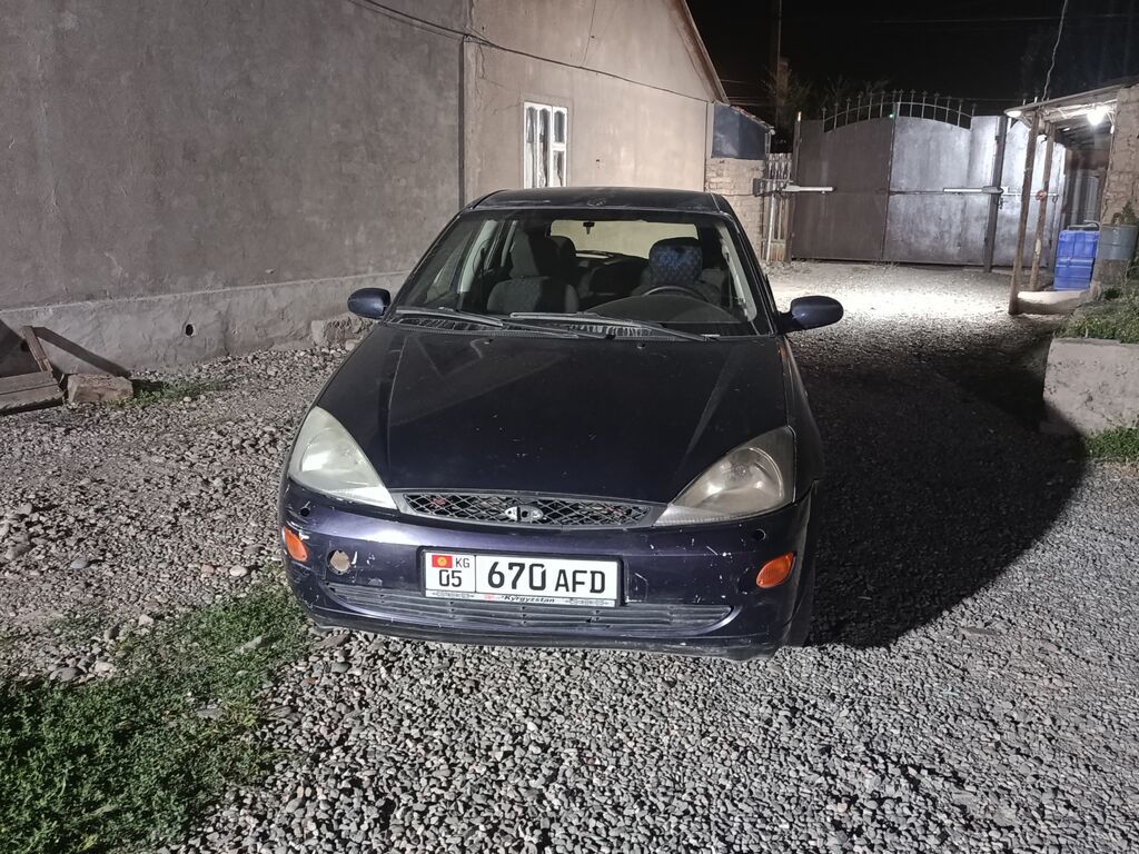 Ford Focus: 2001 г., Механика, Бензин, Хэтчбэк: фото 2