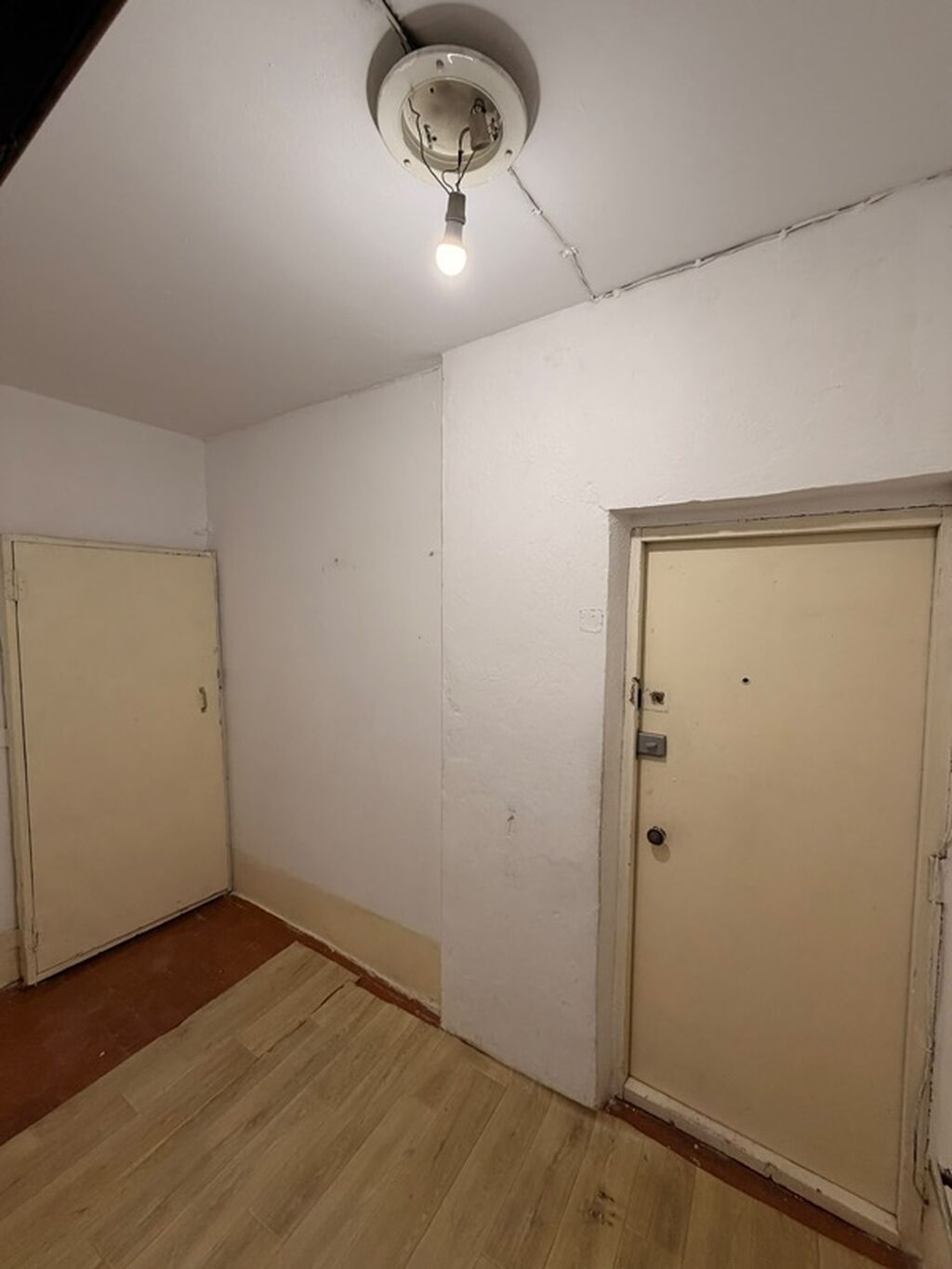 4 комнаты, 99 м², 12 мкр 106 серия, 1 этаж, Старый ремонт: фото 7