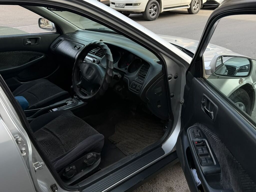 Honda Accord: 2000 г., 2.3 л, Автомат, Бензин, Универсал: фото 5