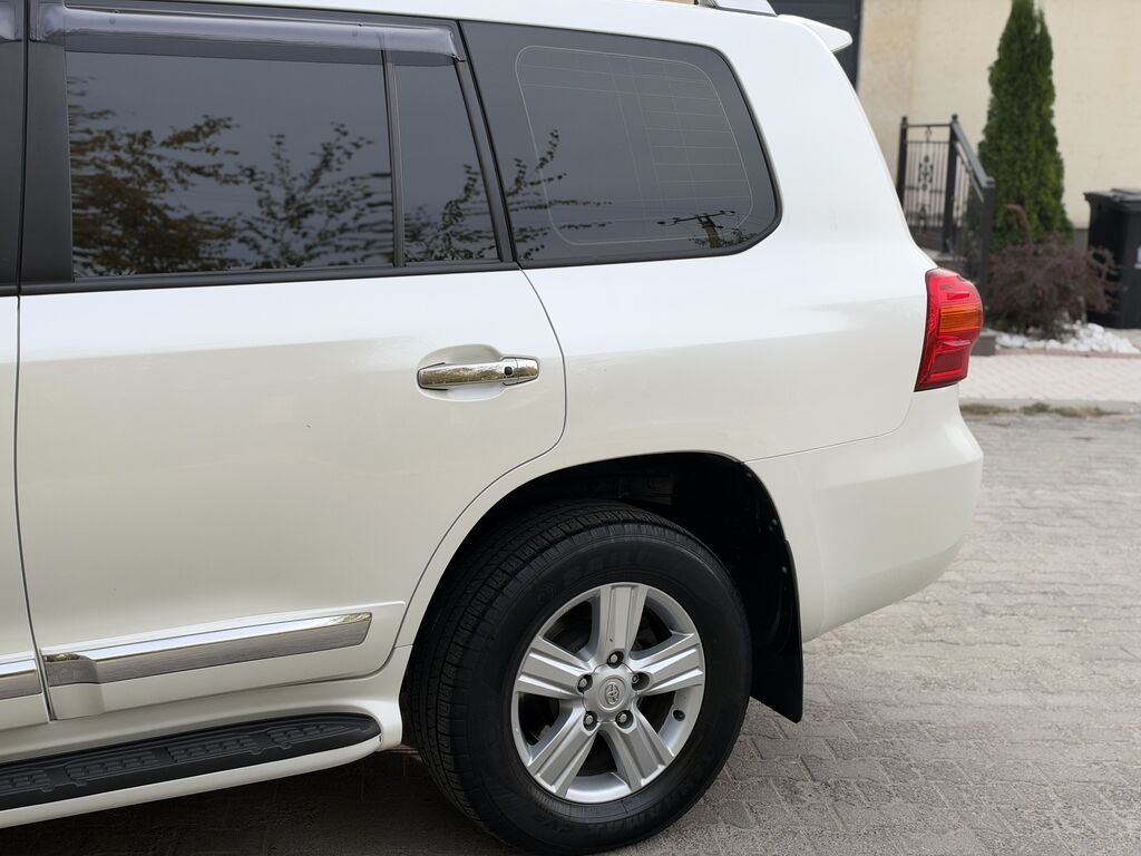 Toyota Land Cruiser: 2012 г., 4.6 л, Автомат, Бензин, Внедорожник: фото 6