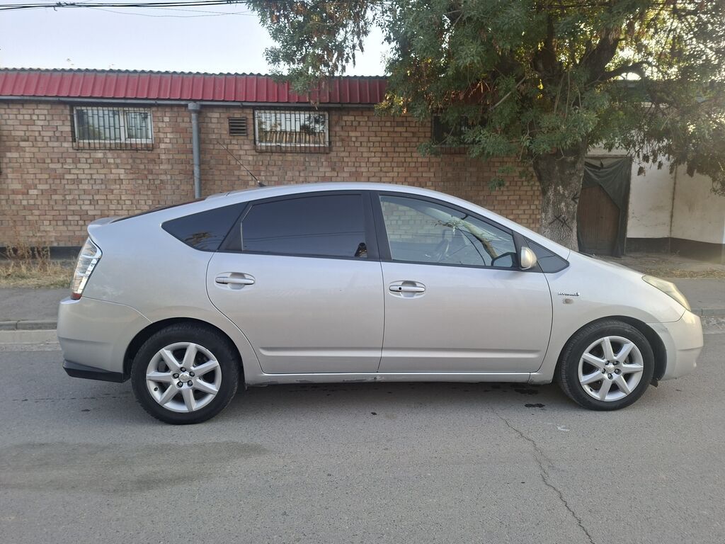 Toyota Prius: 2006 г., 1.5 л, Автомат, Гибрид, Хэтчбэк: фото 2