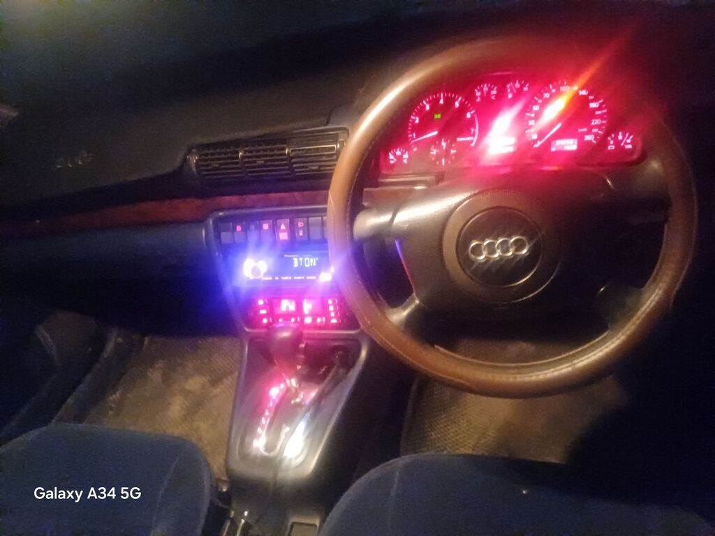 Audi A4: 1996 г., 2.4 л, Автомат, Бензин, Хэтчбэк: фото 7