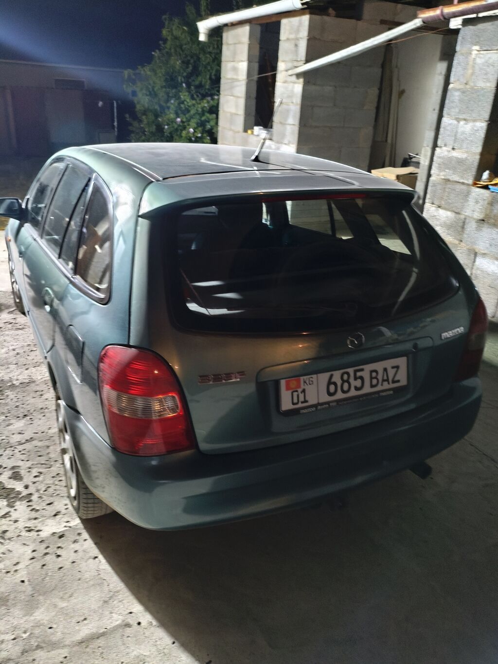 Mazda 323: 2001 г., 1.6 л, Автомат, Бензин, Хэтчбэк: фото 2