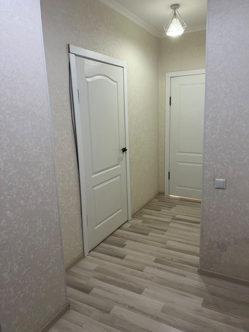 Сдаётся светлая студия с отдельной кухней. Планировка и отделка: -: фото 4
