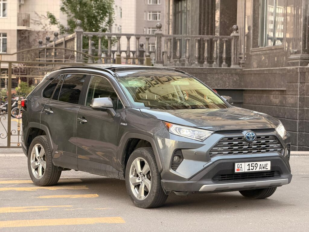 Toyota RAV4: 2019 г., 2.5 л, Автомат, Гибрид, Внедорожник: фото 2