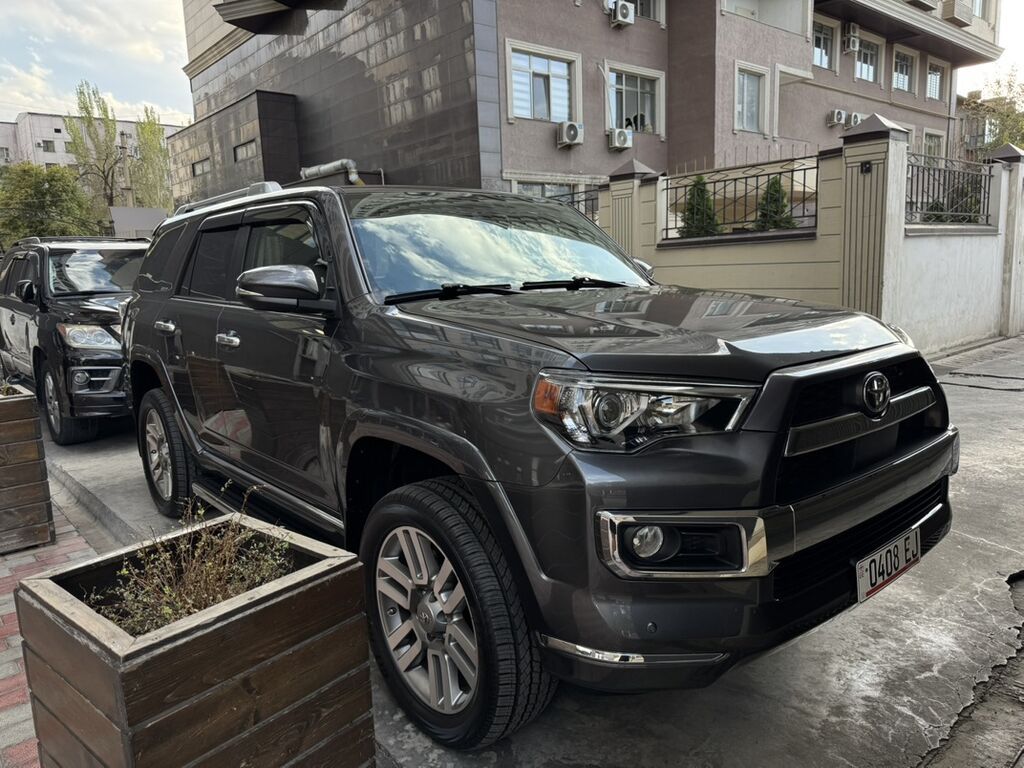 Toyota 4Runner: 2020 г., 4 л, Автомат, Бензин, Внедорожник: фото 2