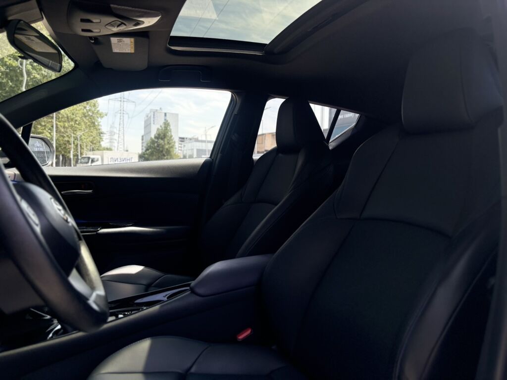 Toyota C-HR: 2020 г., 2 л, Бензин, Кроссовер: фото 4