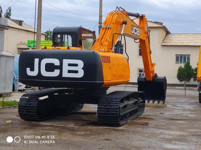 Другой транспорт: Ekskawator JCB 220 на lalafo.tj Ekskawator JCB 220 в Душанбе