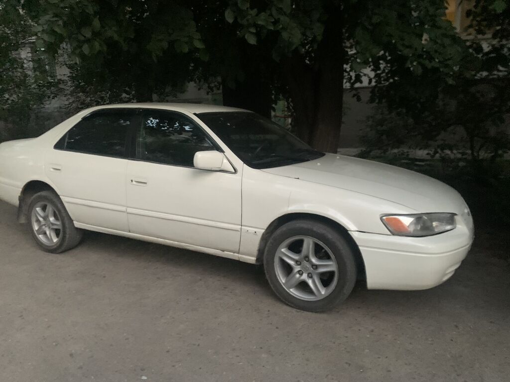 Toyota Camry: 1999 г., Автомат, Бензин, Седан: фото 2