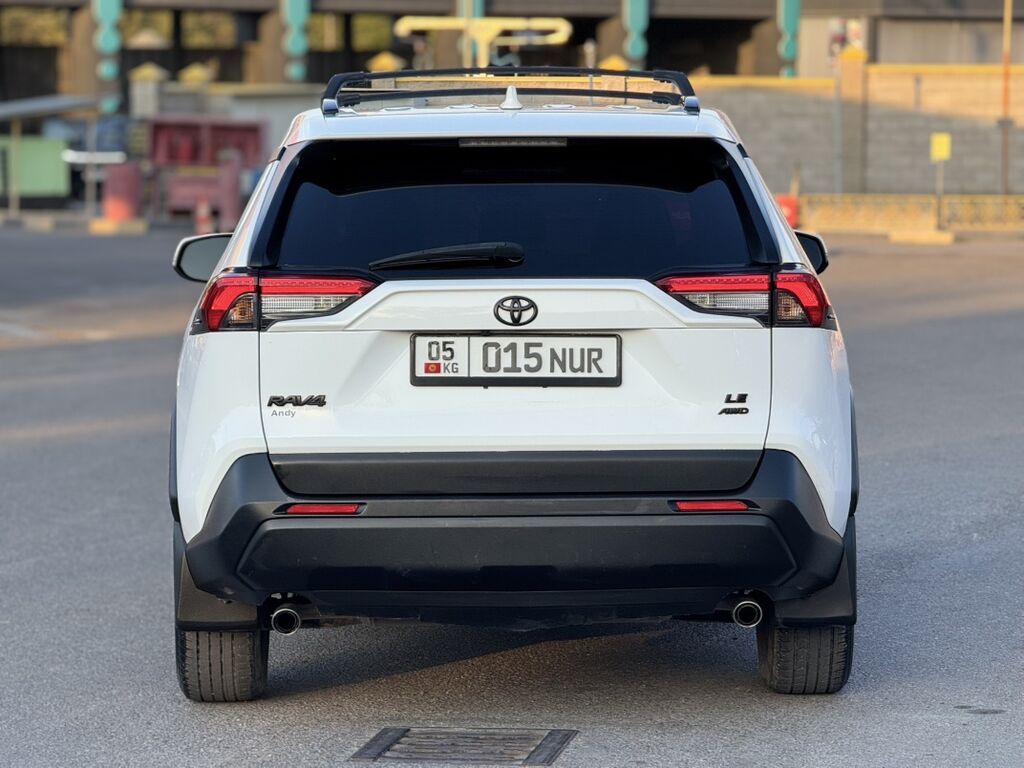 Toyota RAV4: 2019 г., 2.5 л, Автомат, Бензин, Кроссовер: фото 4