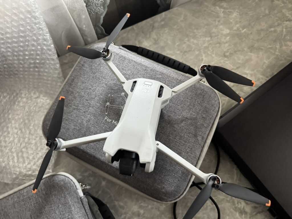 DJI Mini 3 — компактный ультралёгкий квадрокоптер с камерой и пультом: фото 6