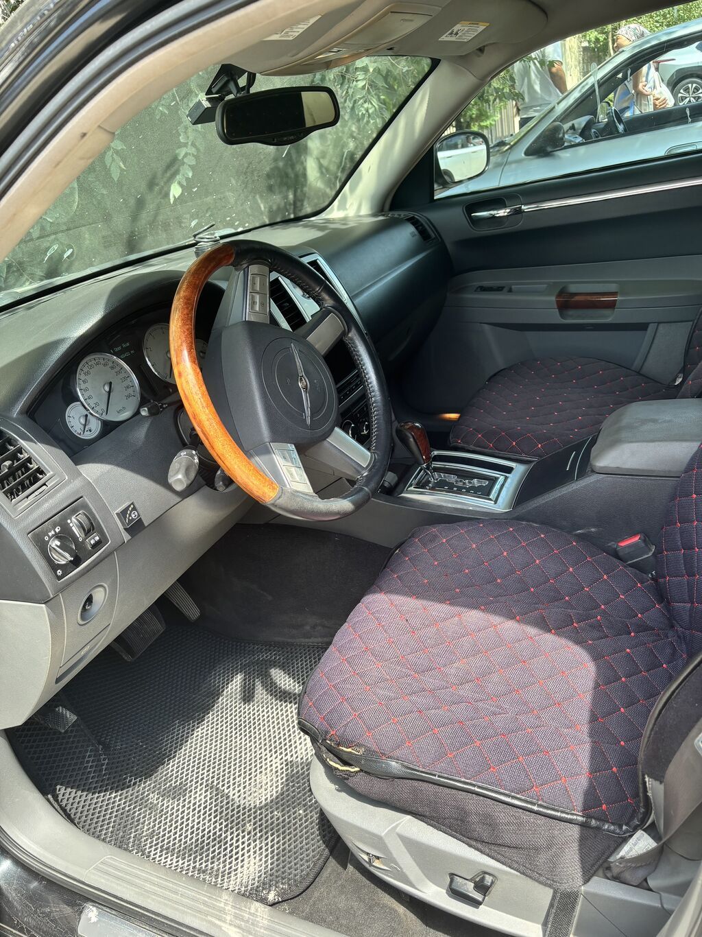 Chrysler 300C: 2004 г., 2.7 л, Автомат, Газ, Седан: фото 8