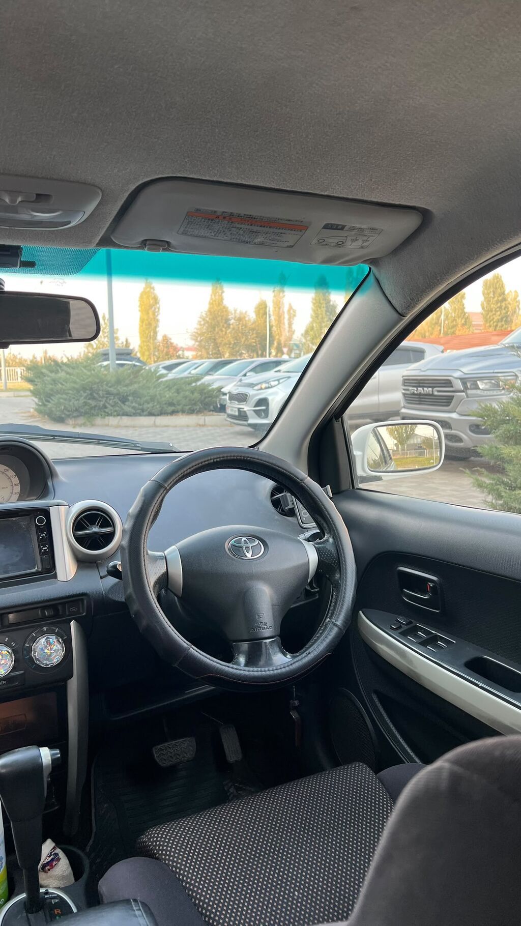 Toyota Ist: 2003 г., 1.5 л, Автомат, Бензин, Хэтчбэк: фото 3